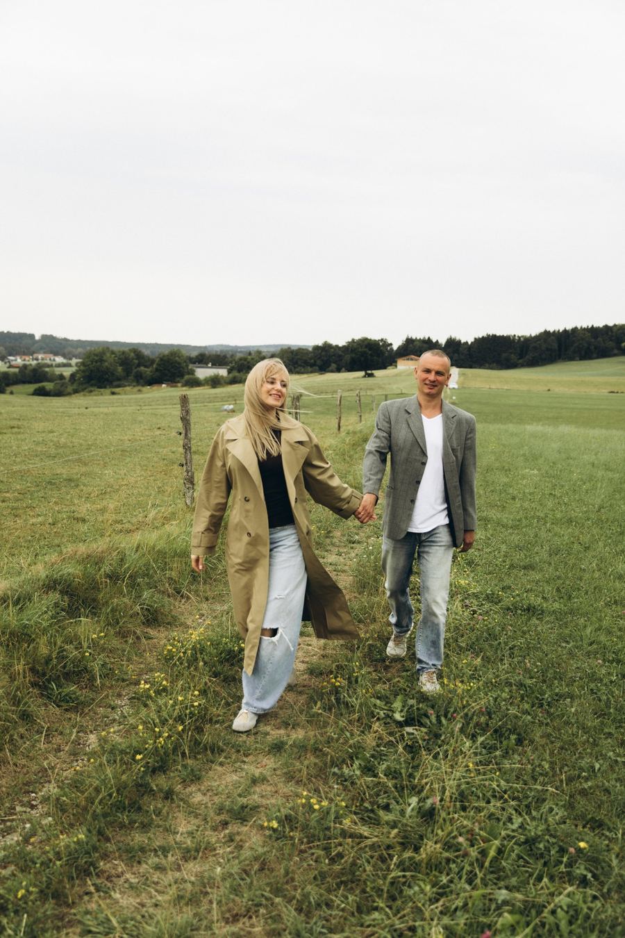 Paarfoto auf der Wiese, Love Story bei München