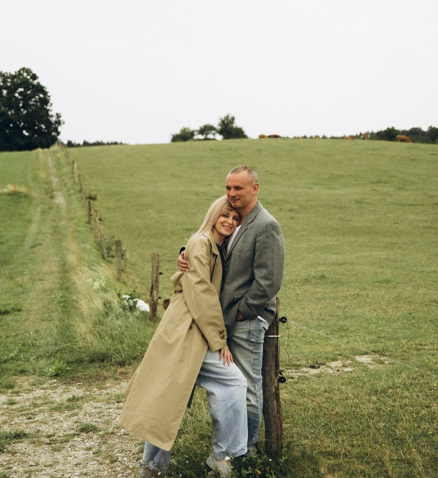 Paarfoto auf der Wiese, Love Story bei München