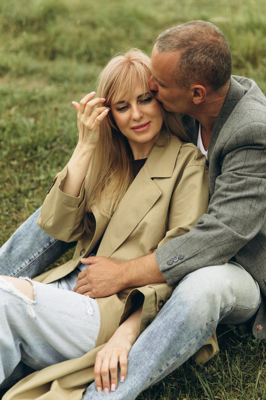 Paarfoto auf der Wiese, Love Story bei München